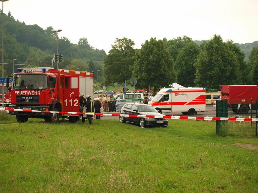 Schwerer Unfall mit Reisebus Lohmar Donrather Dreieck P262.JPG